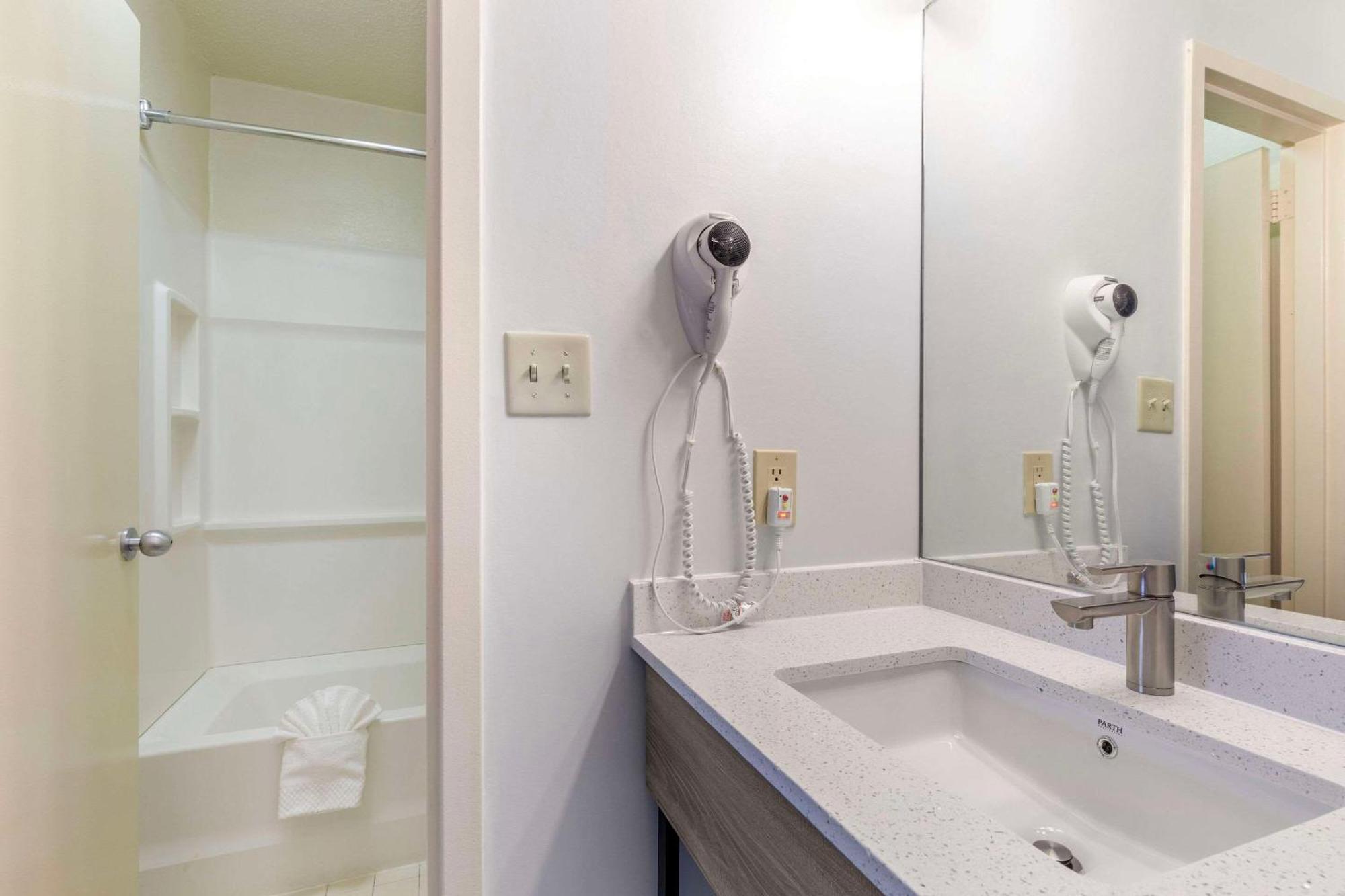 Suburban Studios Tysons Corner Вена Экстерьер фото