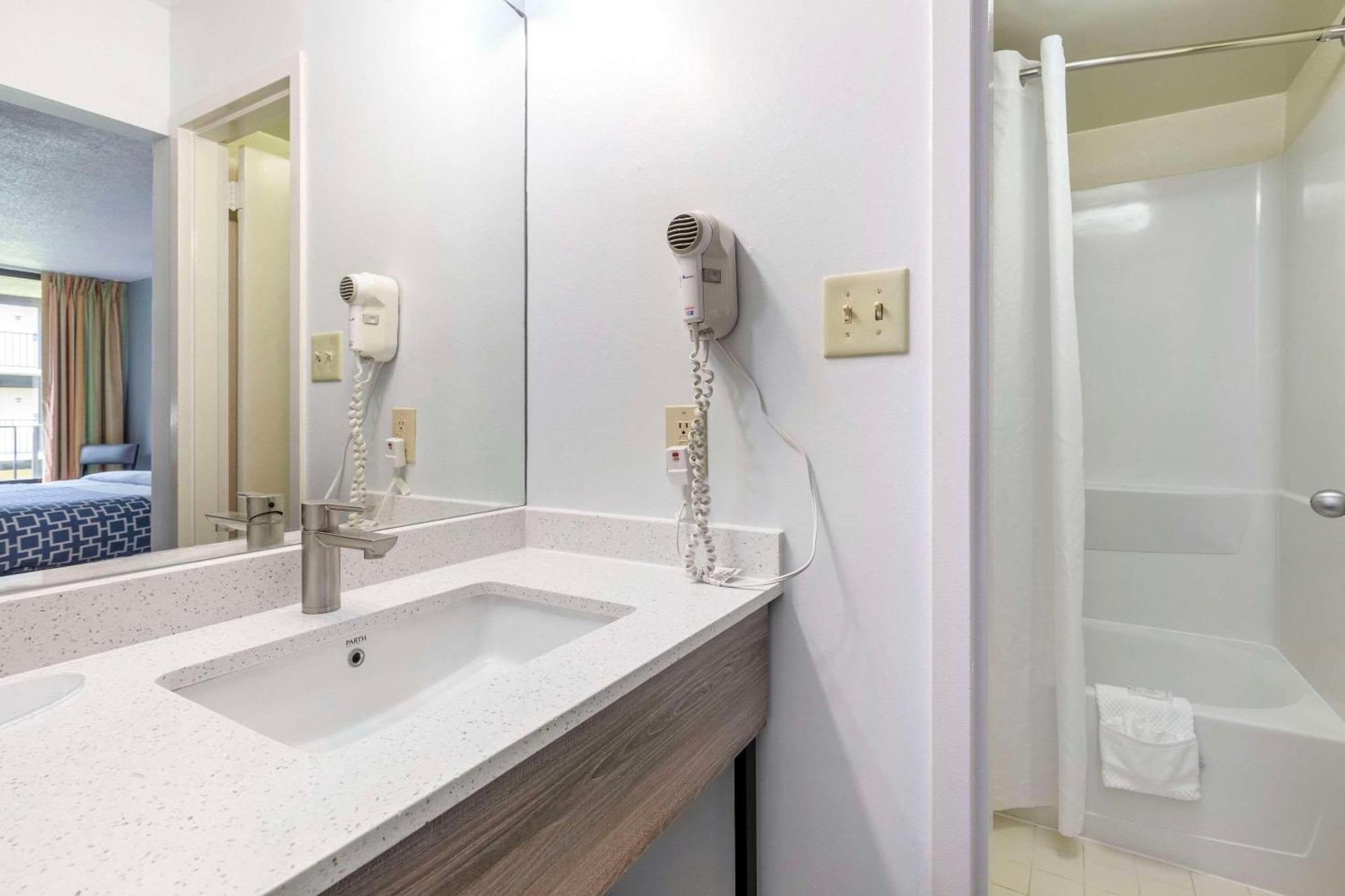 Suburban Studios Tysons Corner Вена Экстерьер фото