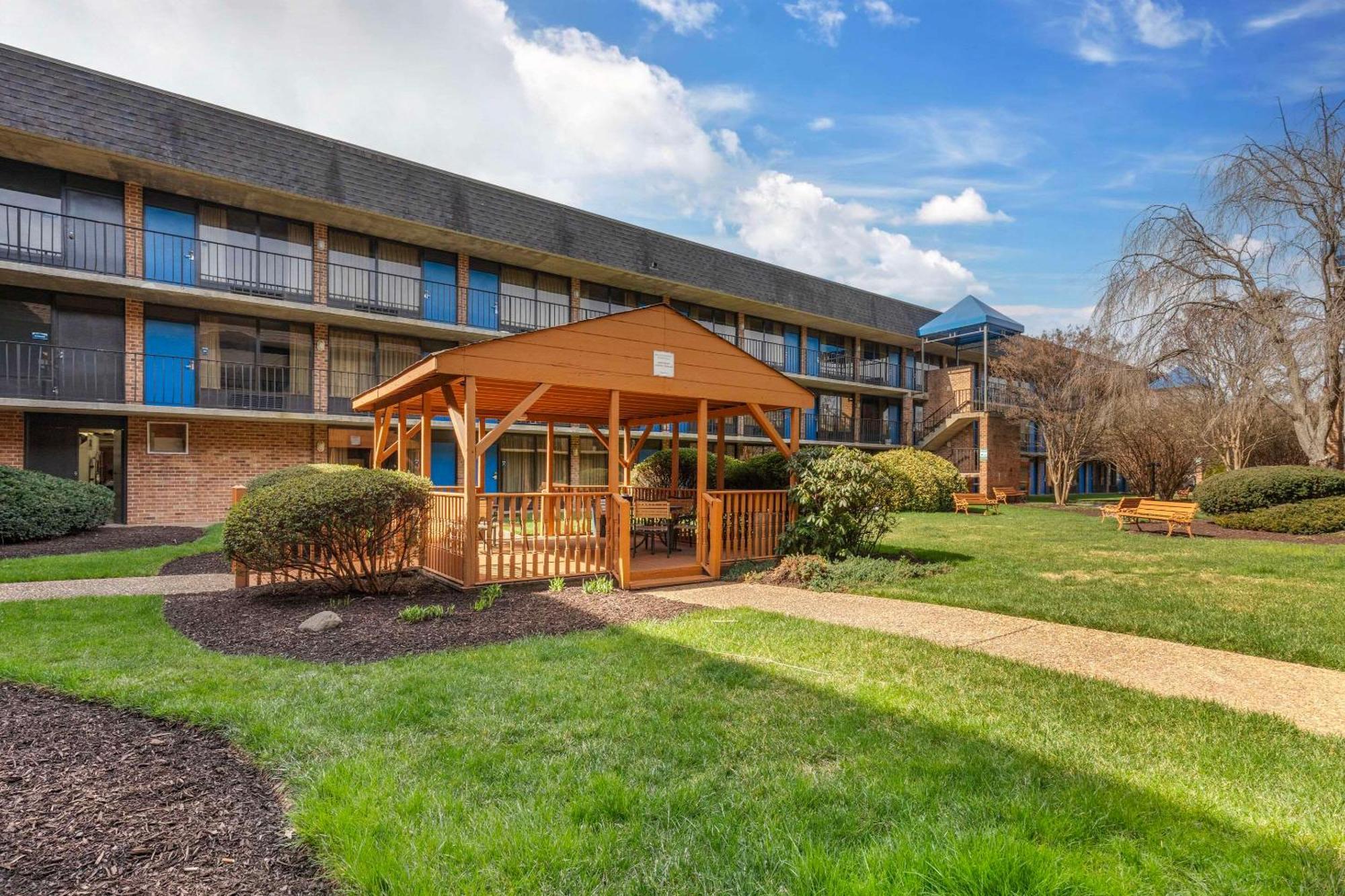 Suburban Studios Tysons Corner Вена Экстерьер фото