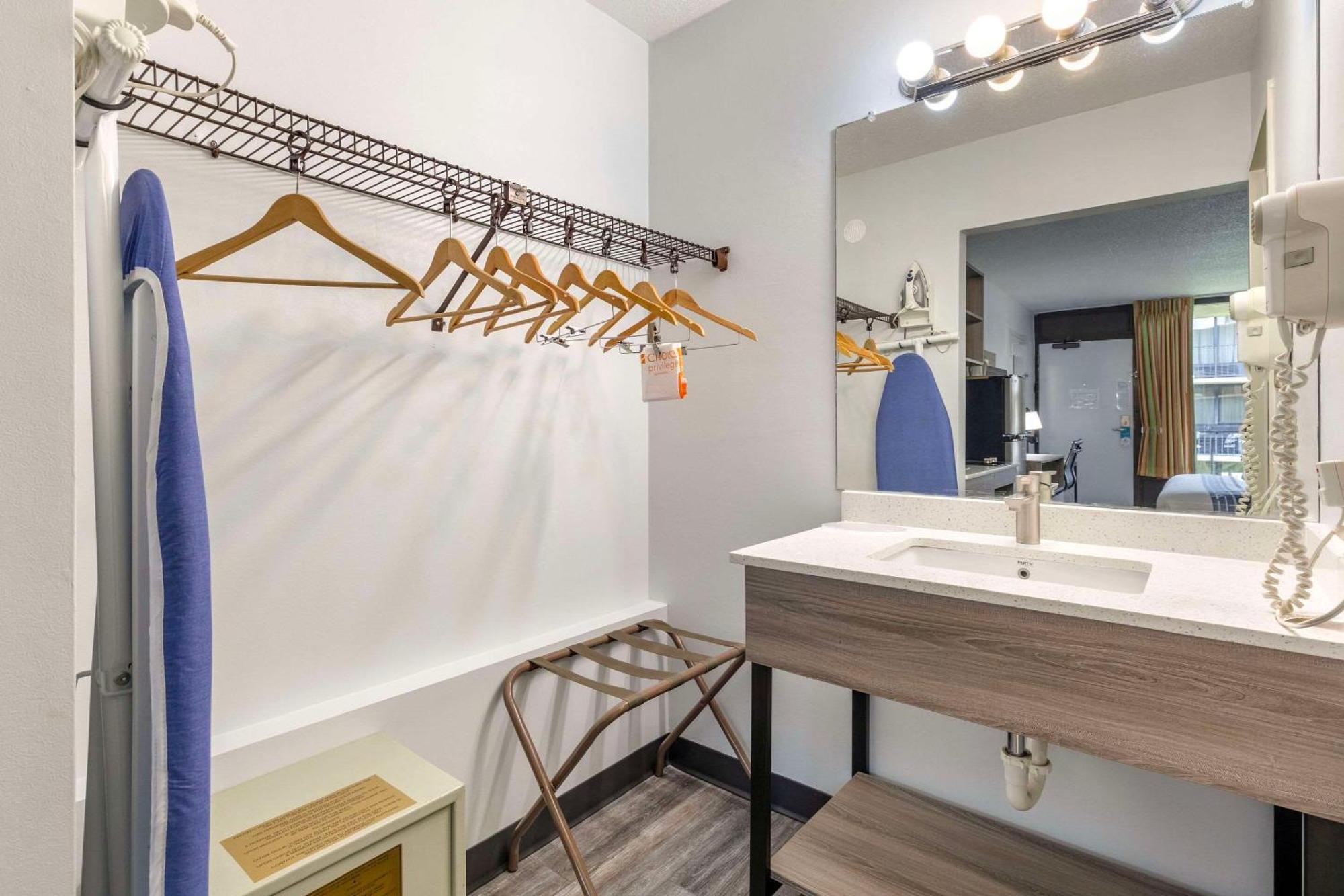 Suburban Studios Tysons Corner Вена Экстерьер фото