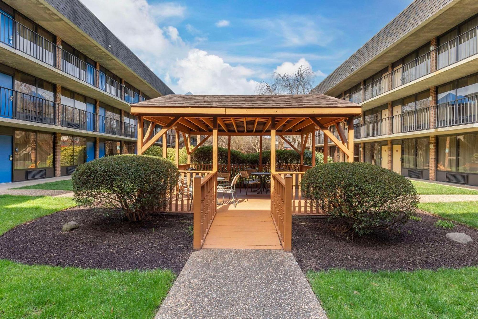Suburban Studios Tysons Corner Вена Экстерьер фото